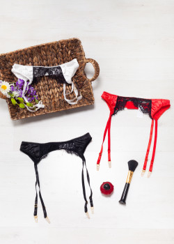 Ζαρτιέρα σατέν με δαντέλα