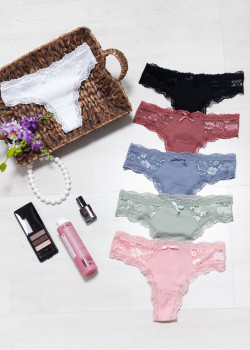 String βαμβακερό με δαντέλα