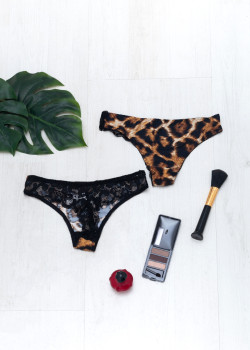 String Δαντέλα με διαφάνεια