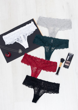 String Δαντέλα με διαφάνεια PLUS SIZE